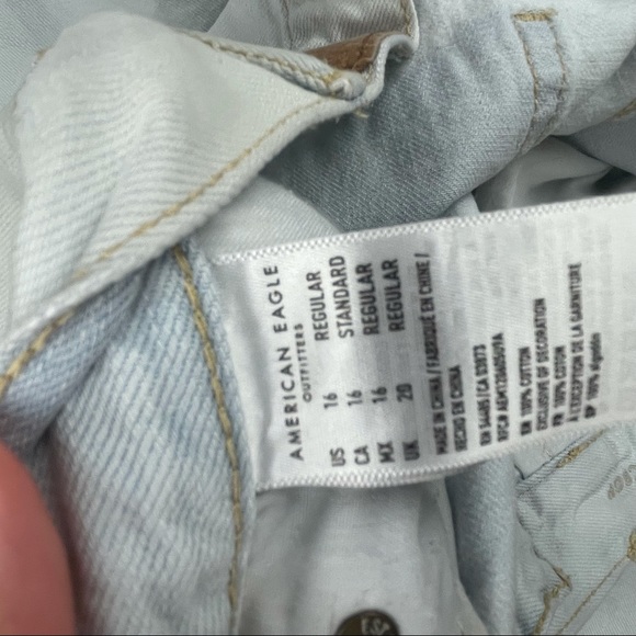 American Eagle Light Wash Cropped Wide Leg Jeans - Picture 13 of 13